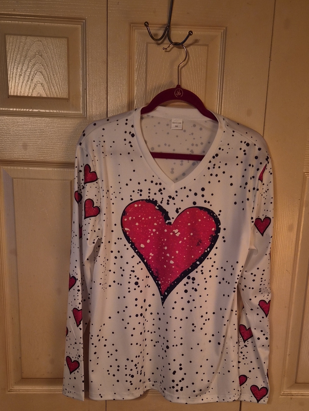 White V-neck Heart Print Long Sleeve Top